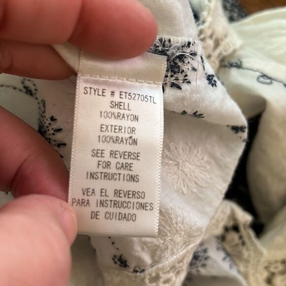 EN CREME Size Small Strapless Floral Smocked Eyelet Lace Top Flowy Romantic - Picture 7 of 8